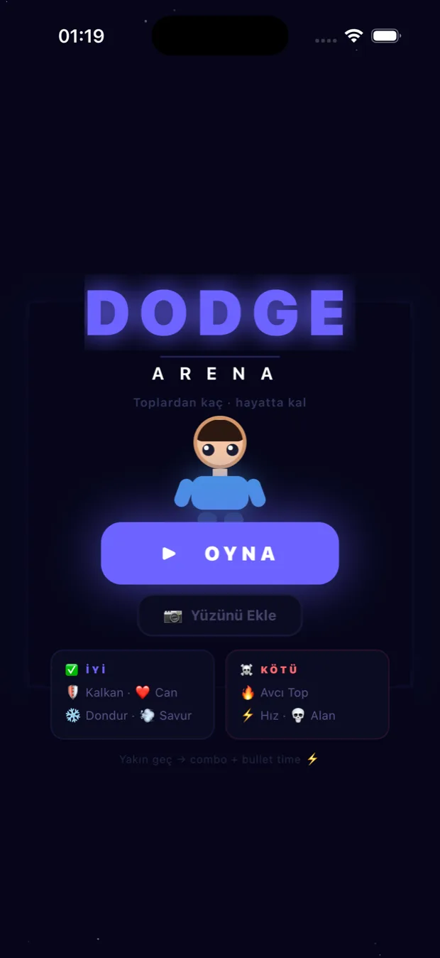 DodgeArena'nın menü ekranı — parlayan Dodge Arena logosu, oyuncu karakteri, Oyna düğmesi, karaktere kendi fotoğrafını ekleme seçeneği ve iyi/kötü toplanabilirleri ayıran açıklama kutuları